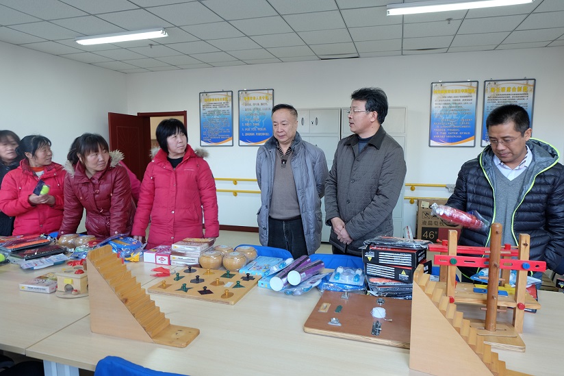 图为市残疾人康复服务指导中心支部赴延庆县开展“送温暖,献爱心”系列主题党日活动