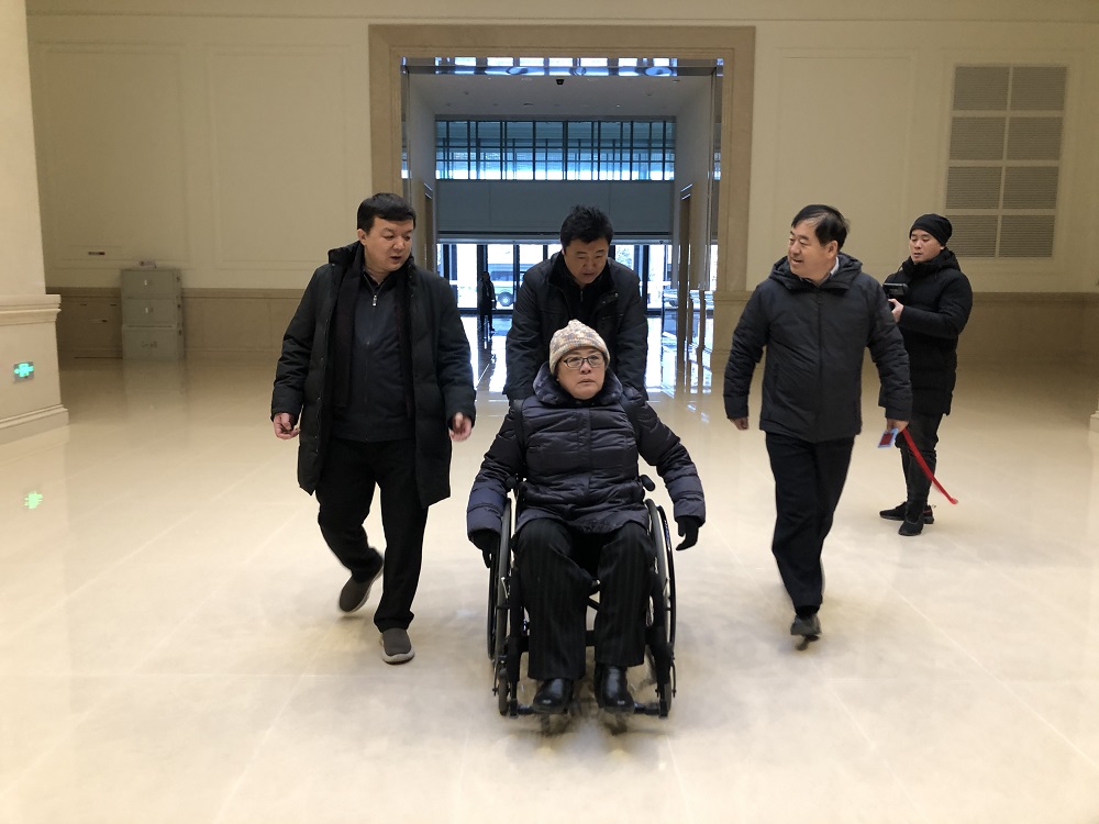 图为体验无障碍通道
