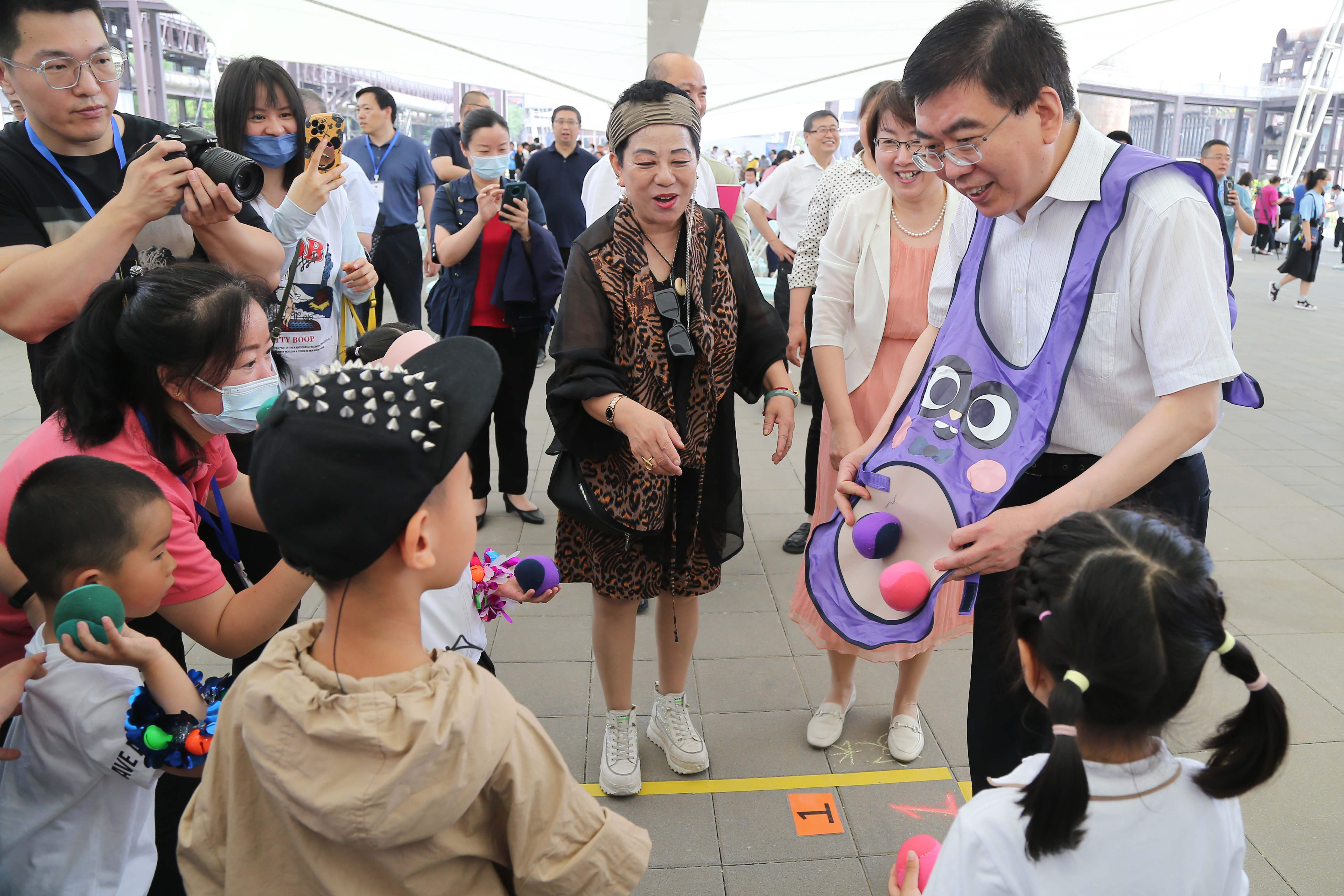 图为会议现场