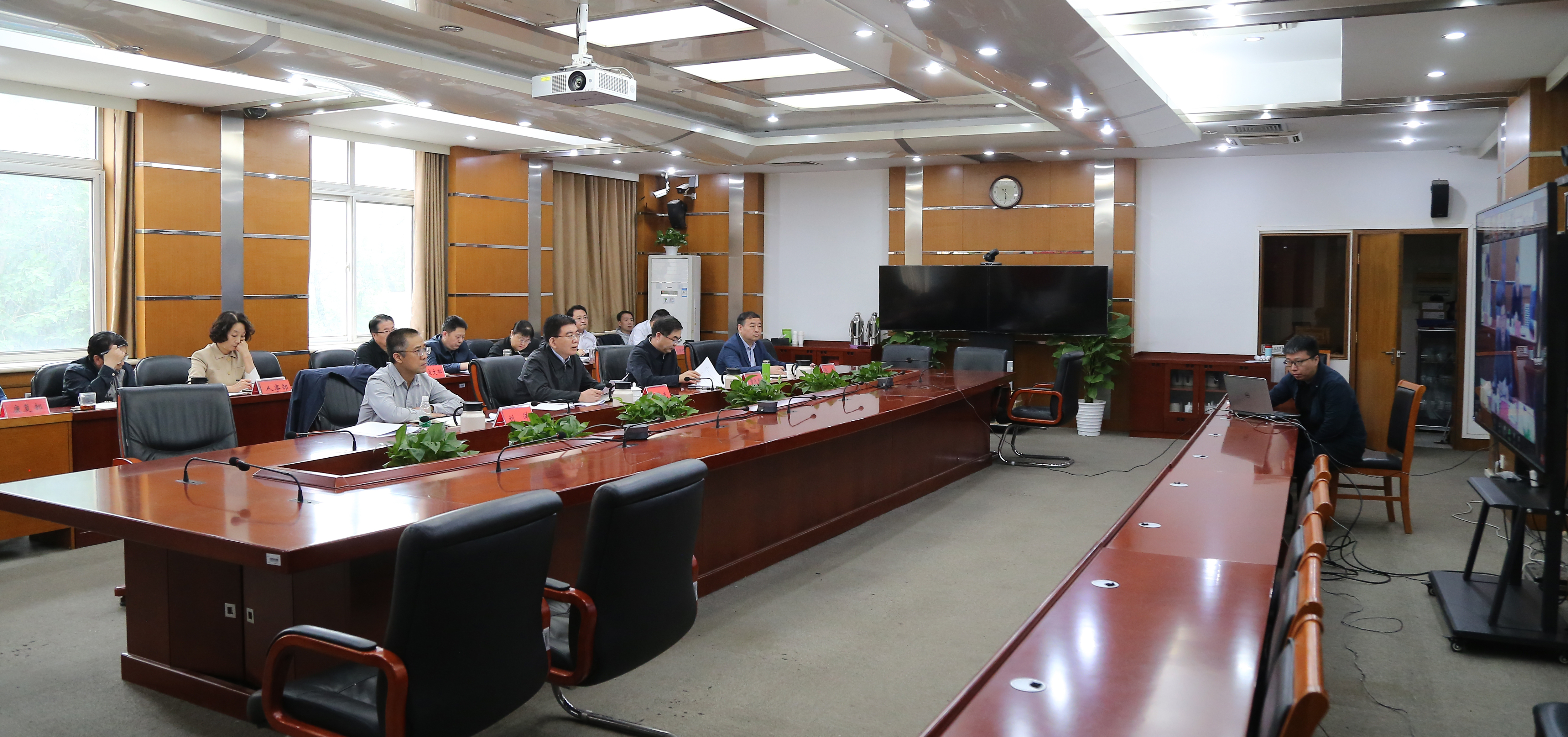 图为会议现场