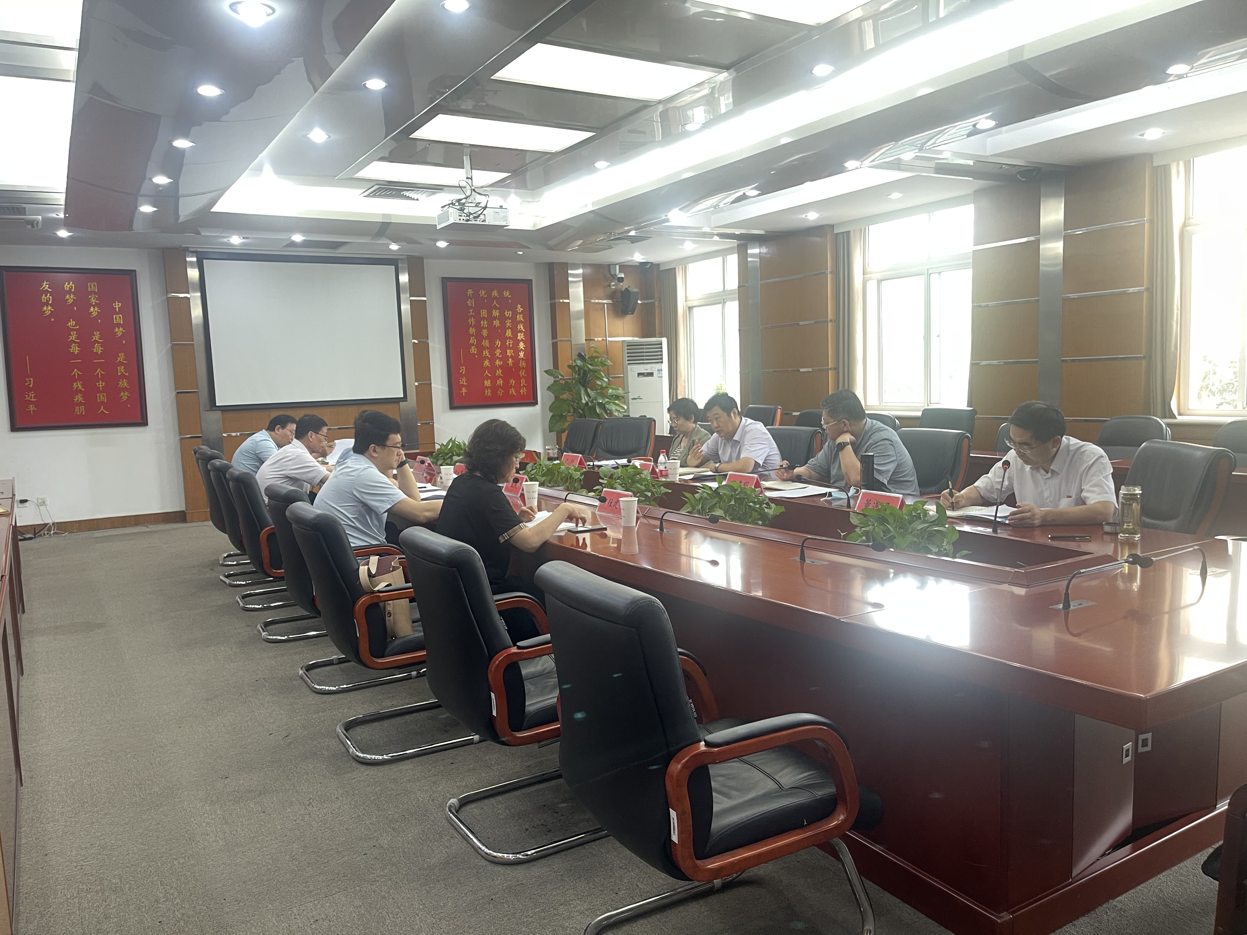 图为座谈会现场