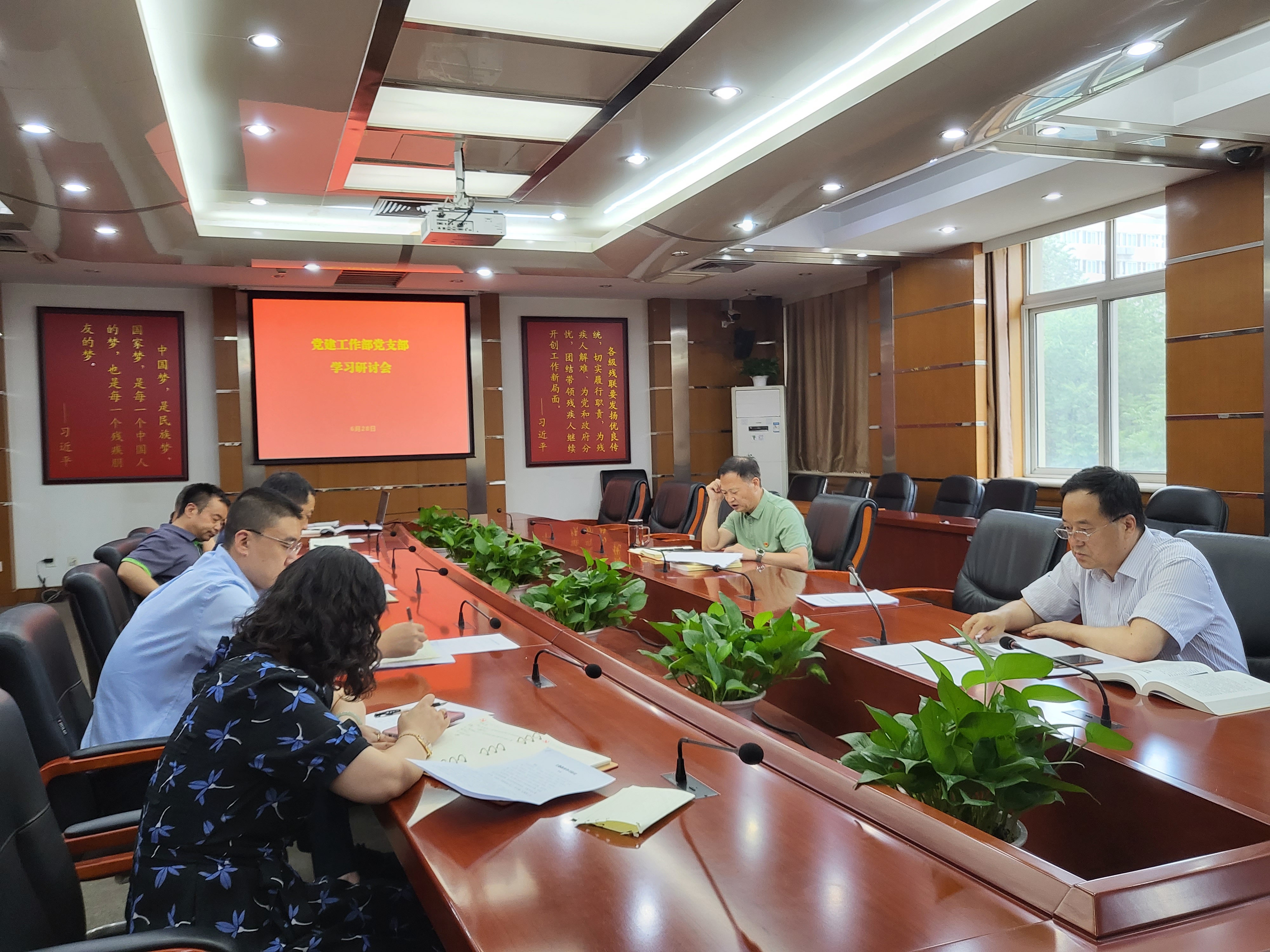图为会议现场