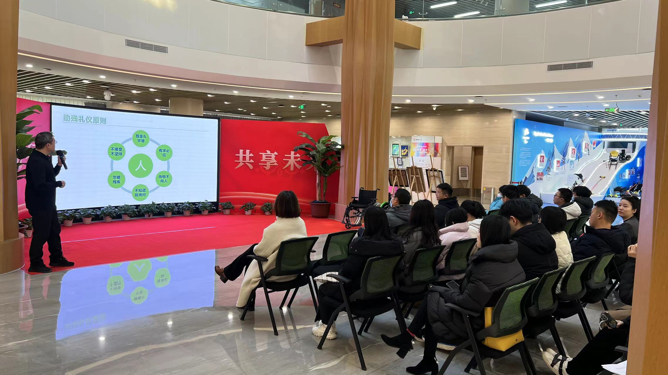 图为会议现场