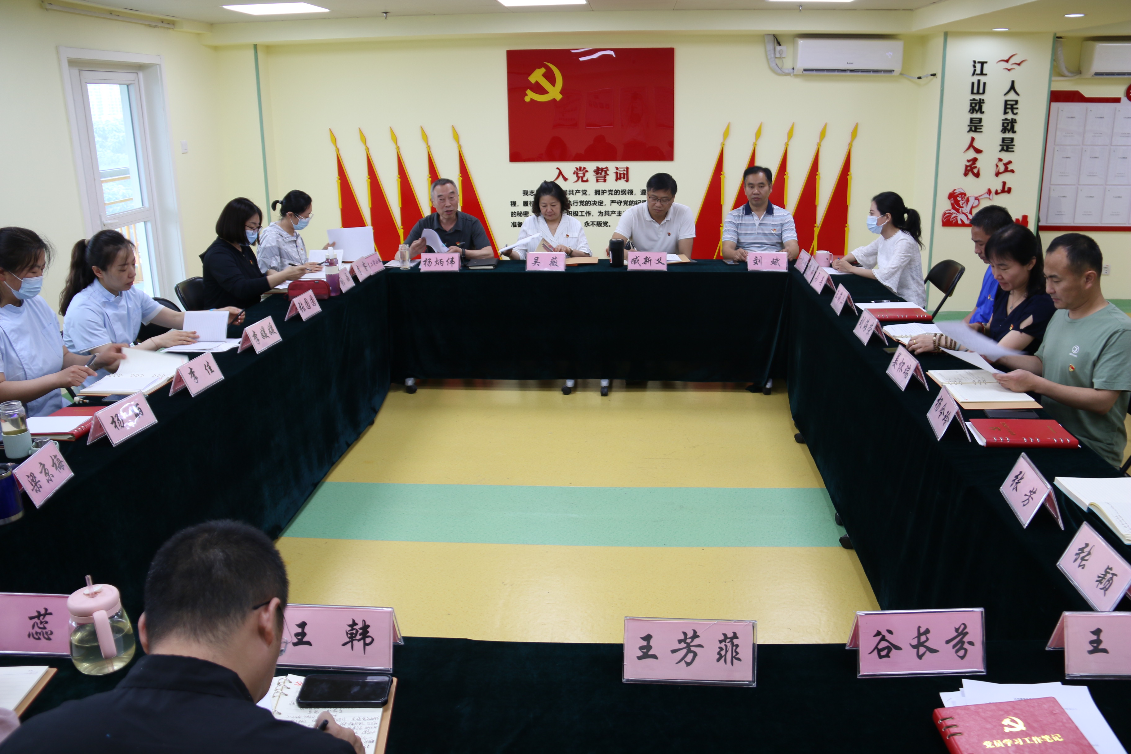 图为主题教育专题研讨交流会现场