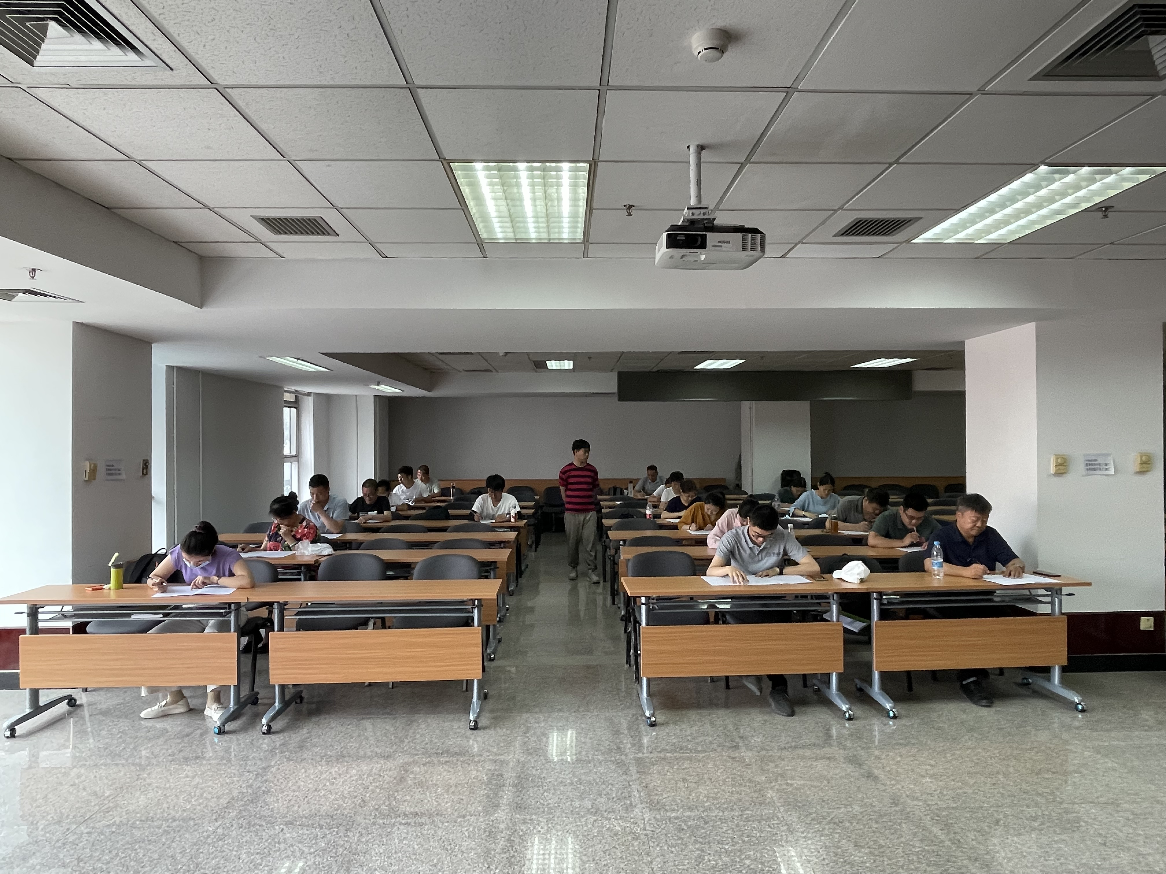 图为东城区考试现场