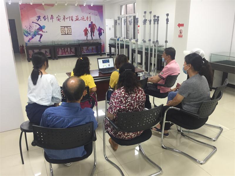图为各单位组织学员认真学习听课