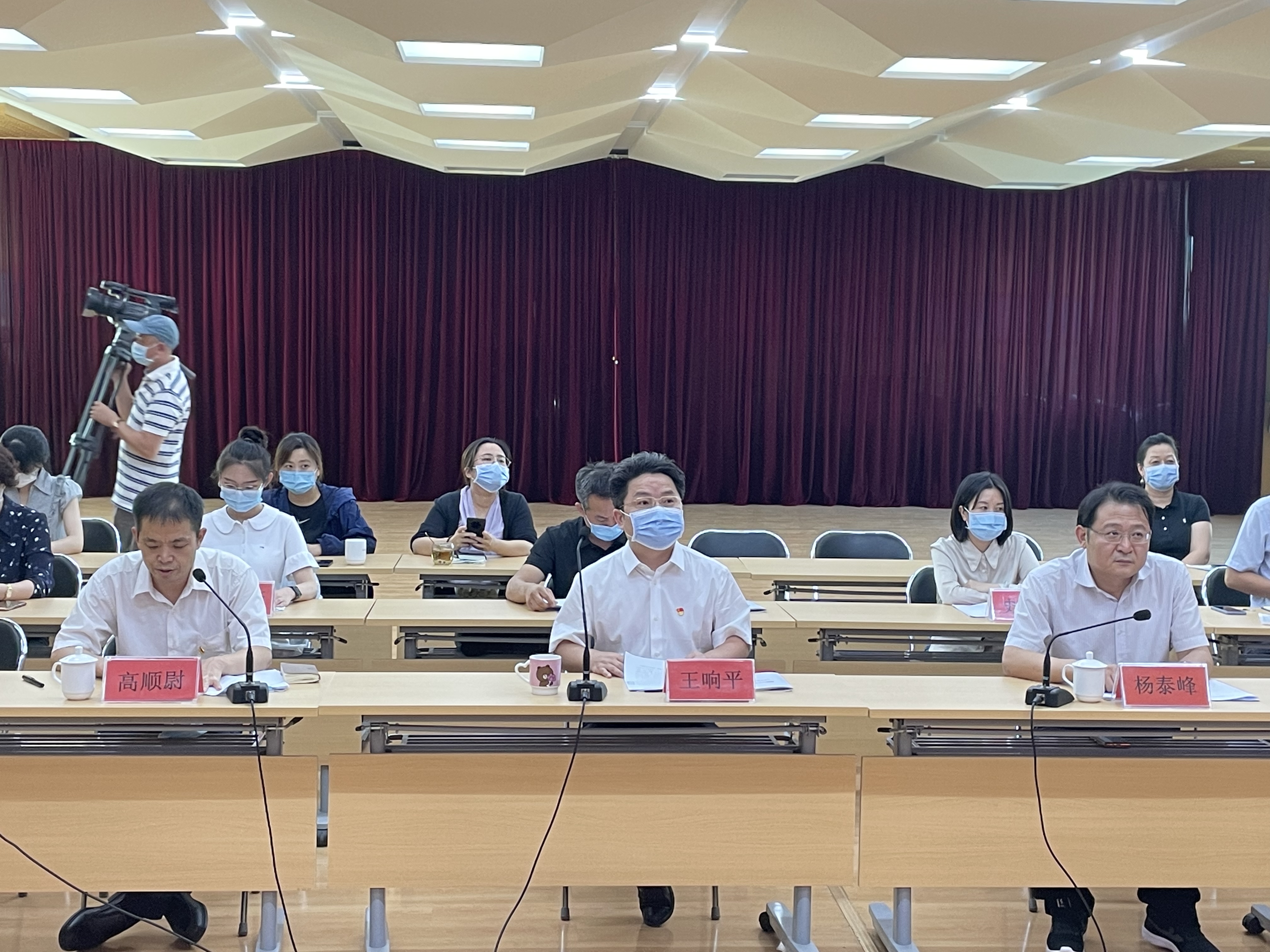 图为会议现场