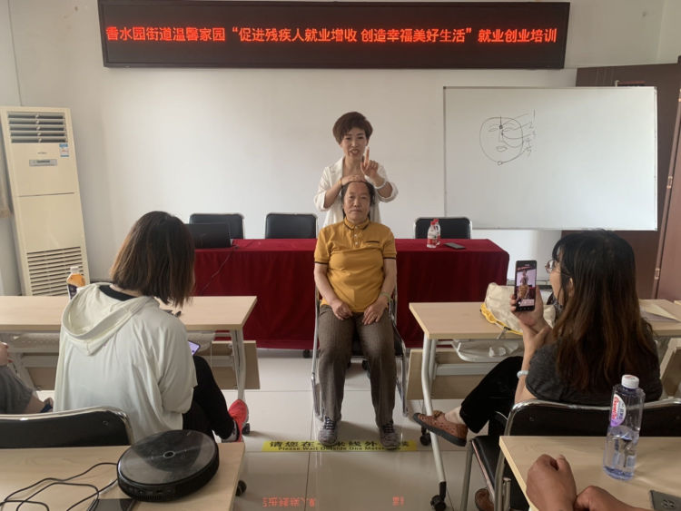 图为会议现场