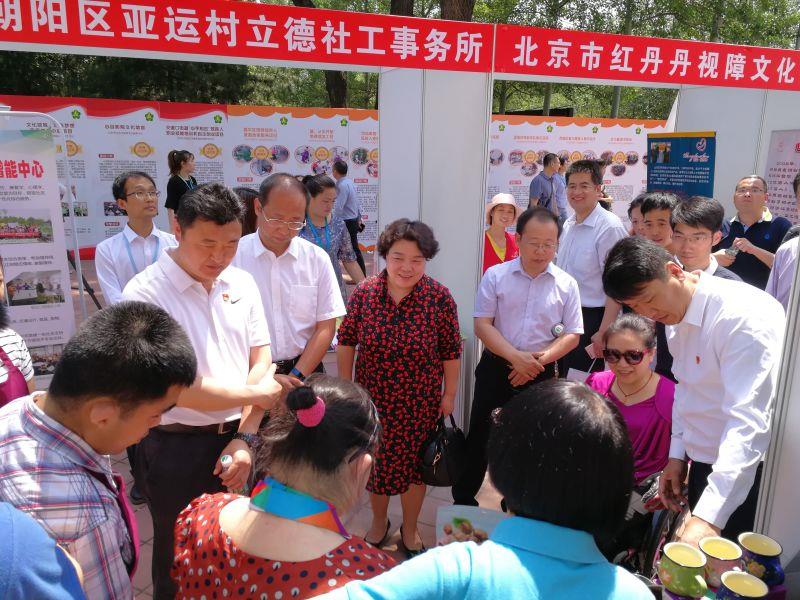 图为参观展区