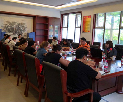 图为经验交流会现场