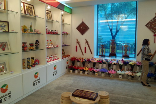 图为展览现场（图3）