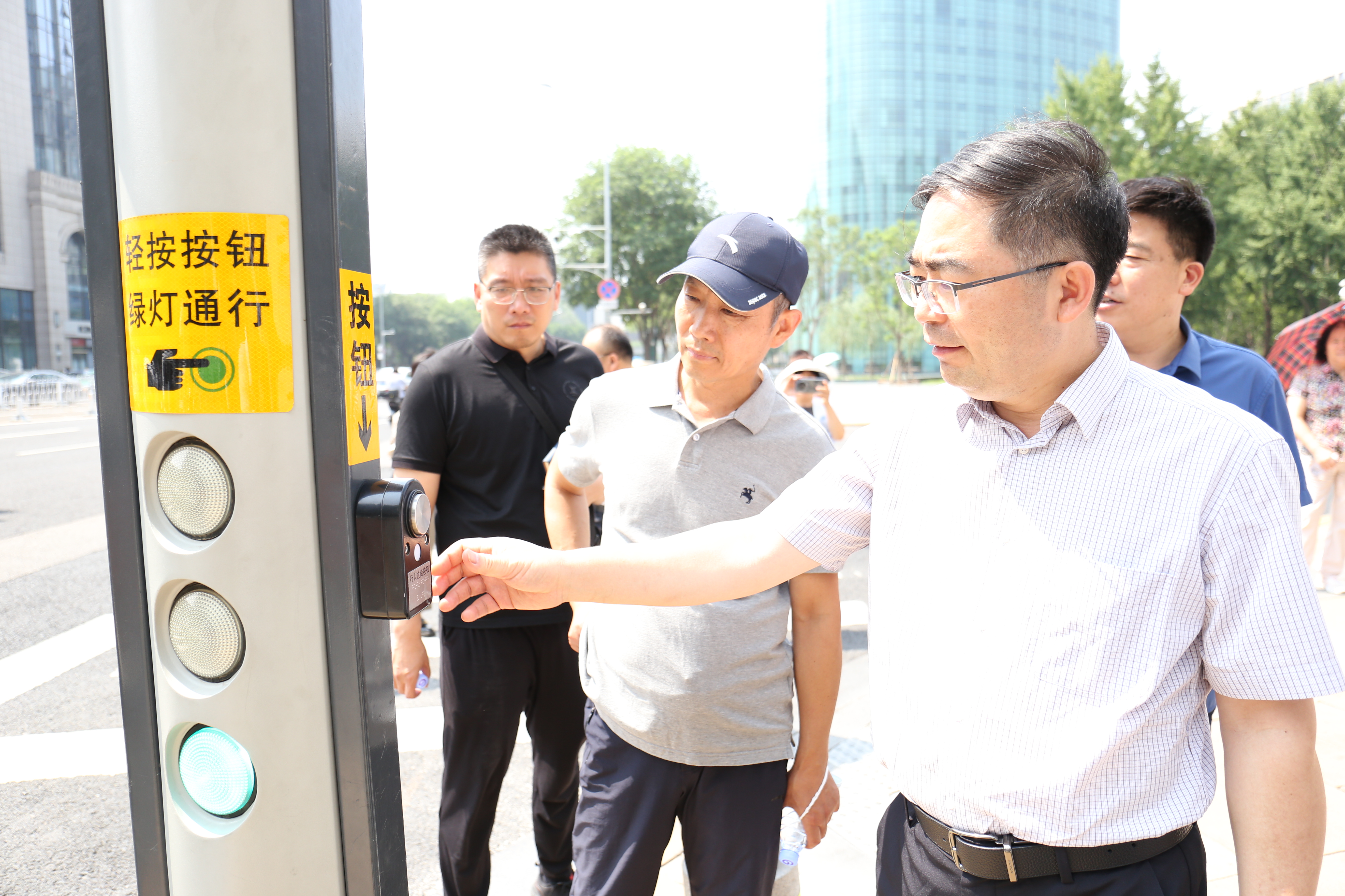 图为调研现场