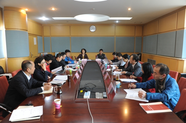 图为座谈会现场