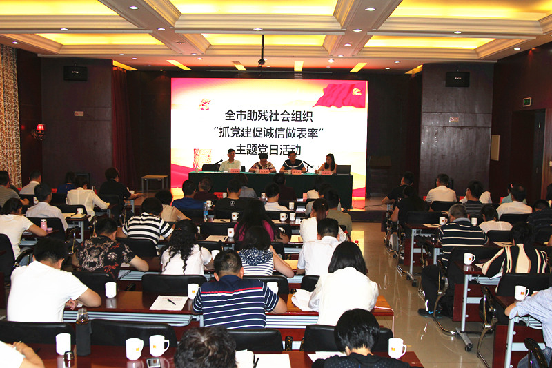 图为活动现场