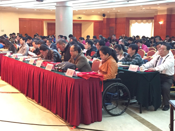 图为监督员队伍成立仪式现场