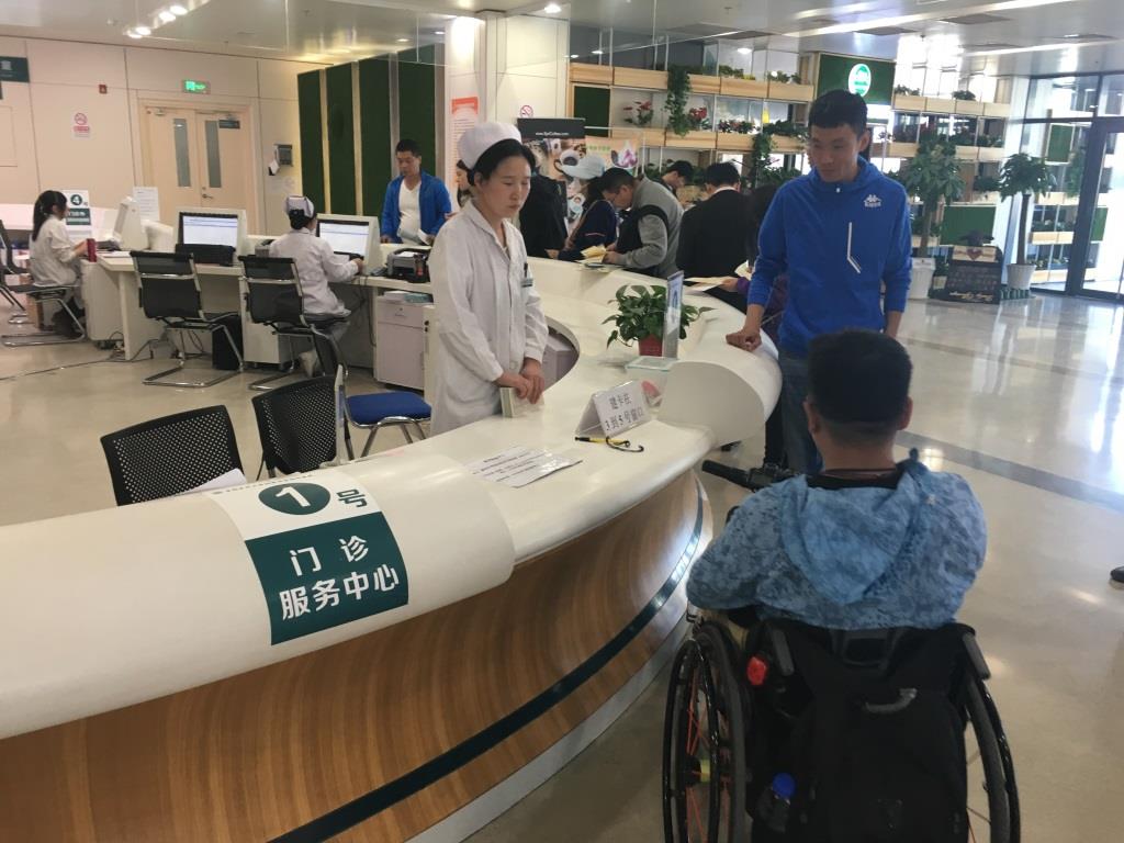 图为监督员体验活动现场
