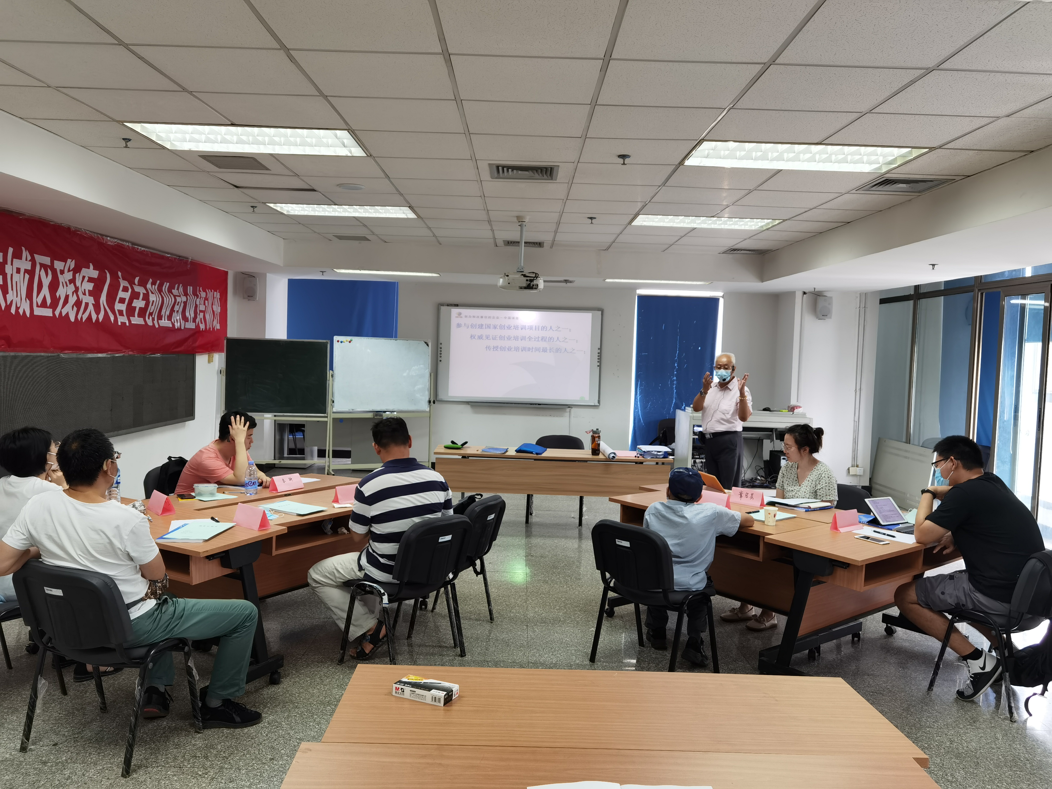 图为会议现场