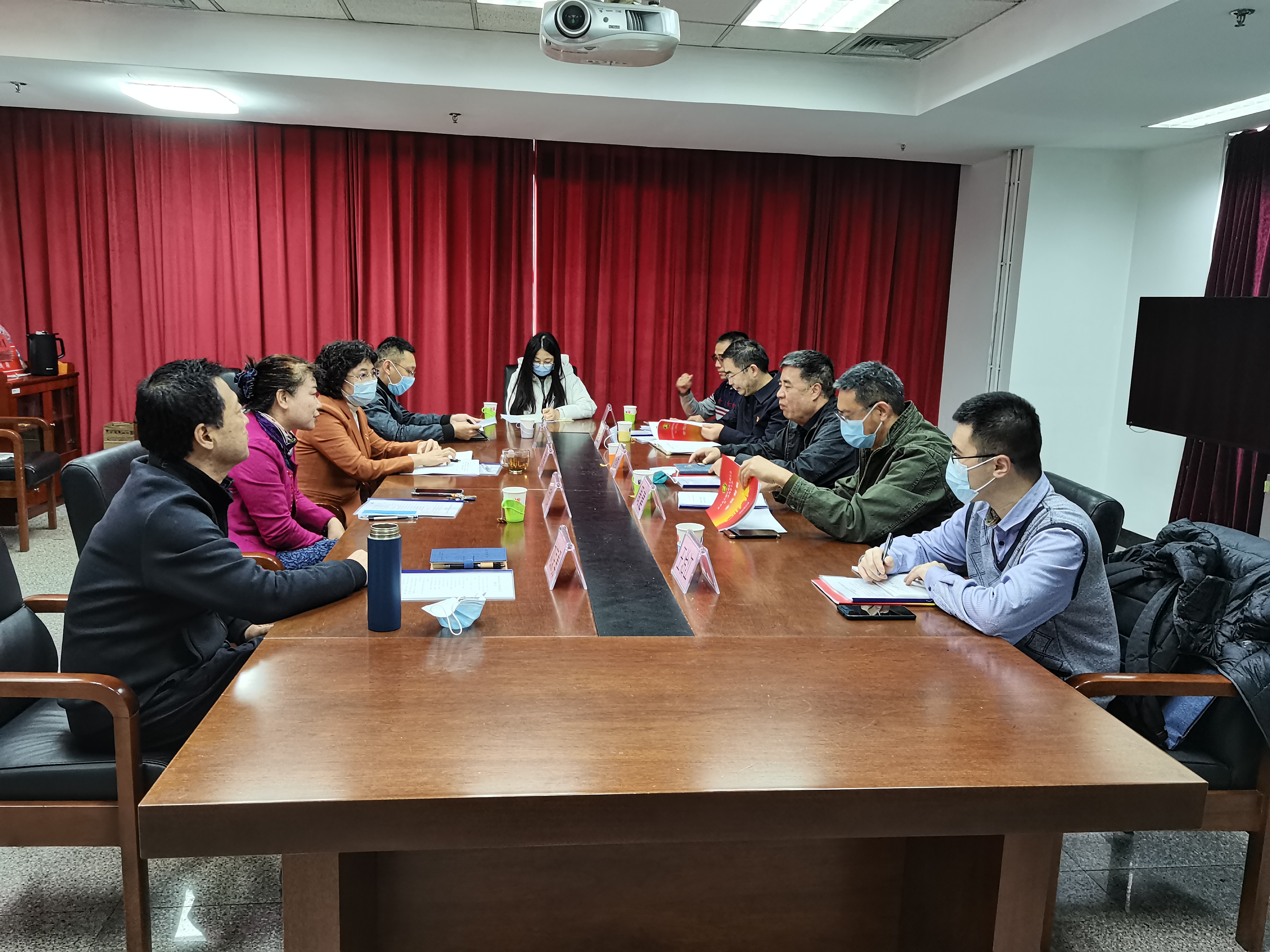 图为会议现场
