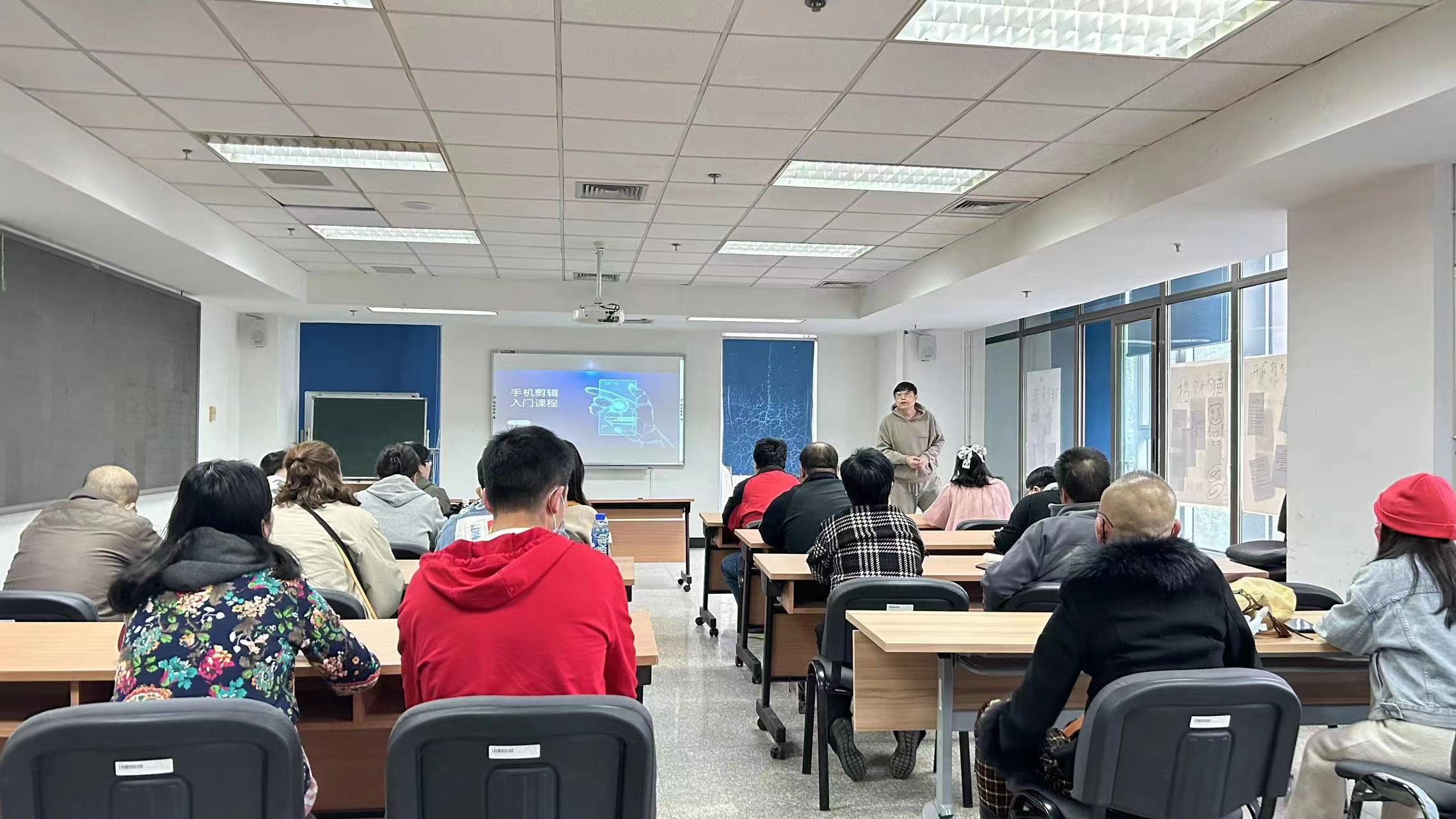 图为会议现场