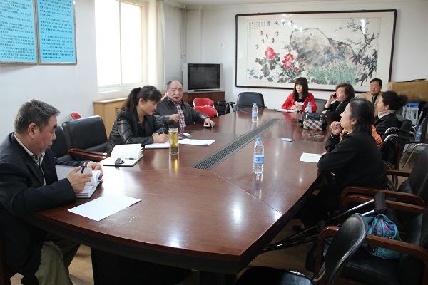 图为座谈会现场