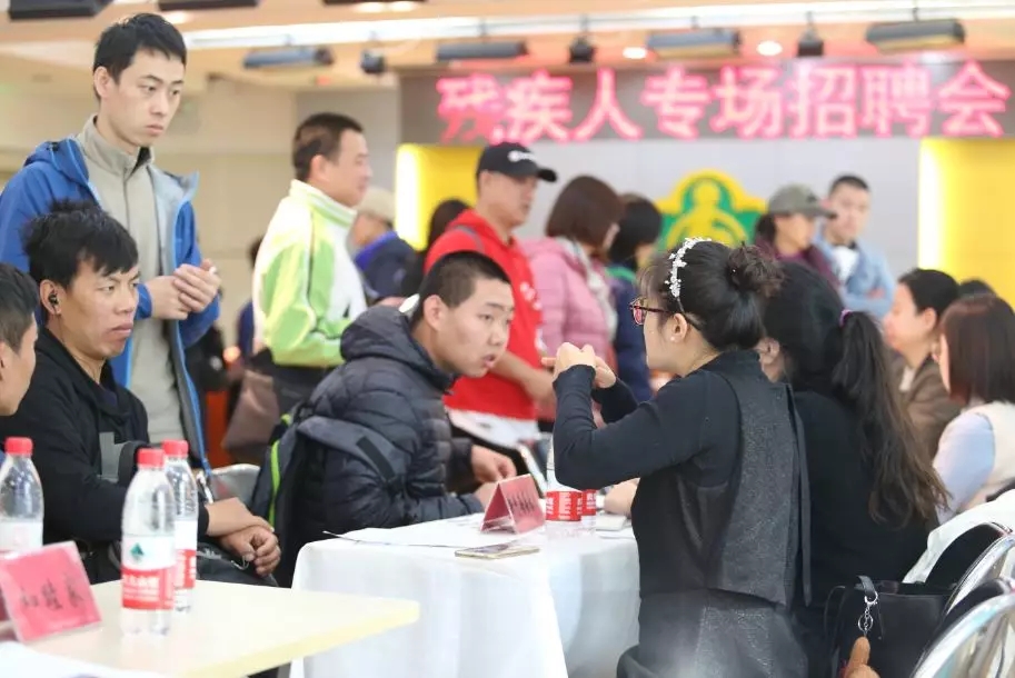 图为 招聘会现场