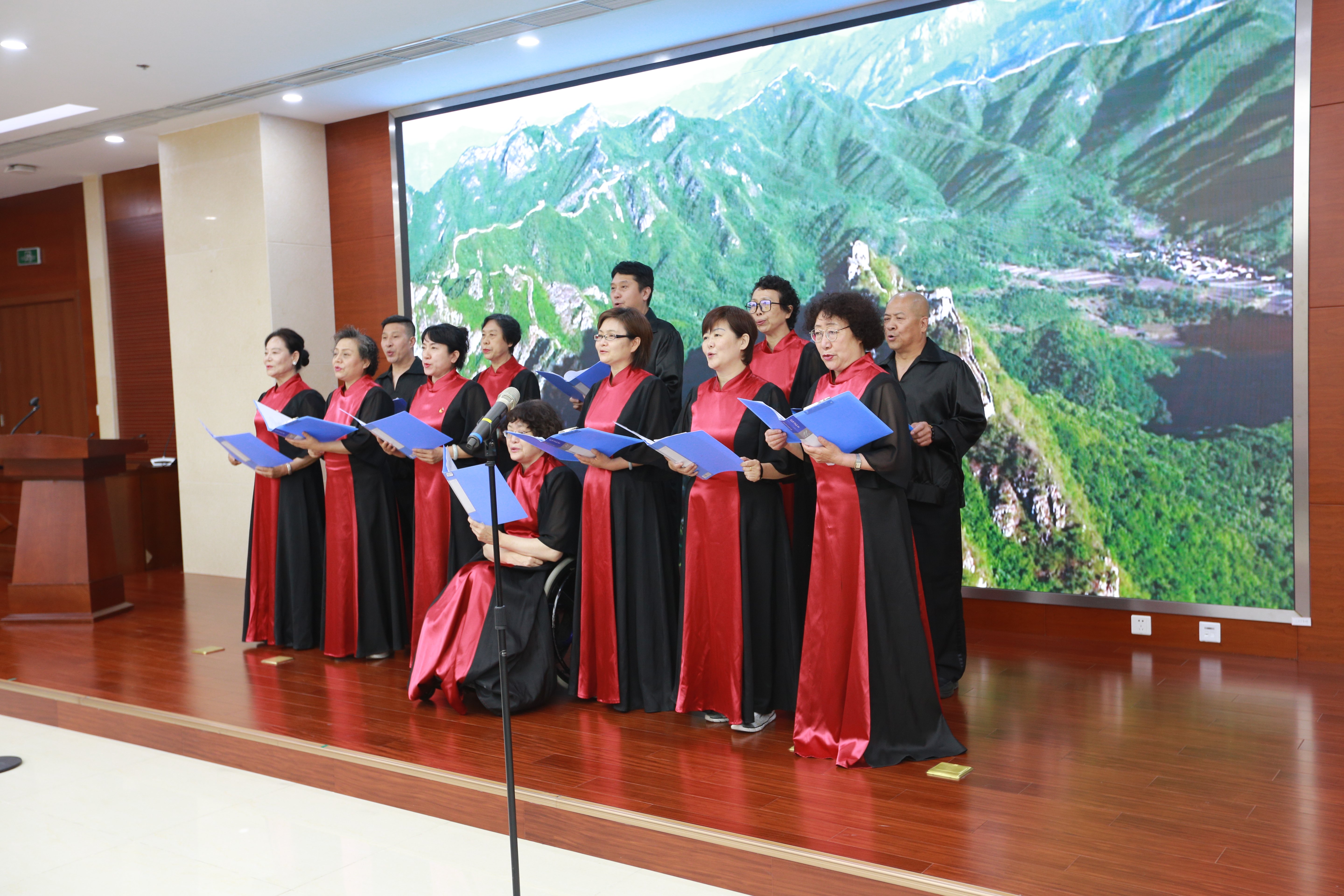 图为会议现场