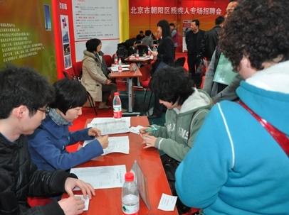 图为招聘会现场