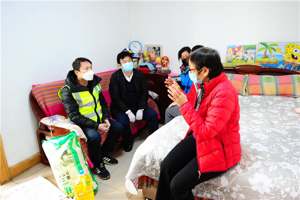 图为捐赠残疾人现场