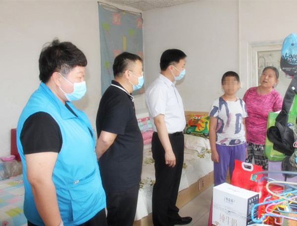 图为走访现场