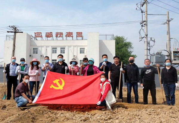 图为清理环境现场