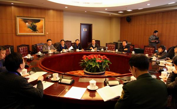 图片为代表们分组讨论工作报告