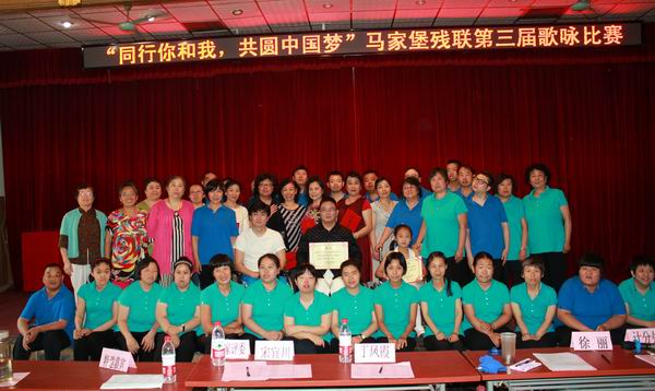 图为参赛选手合影留念