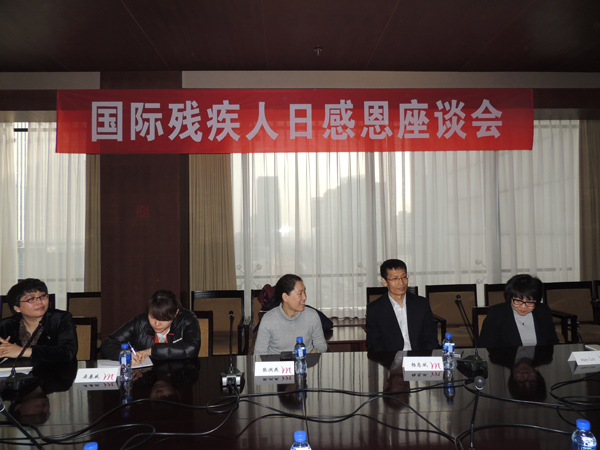 图为座谈会现场。