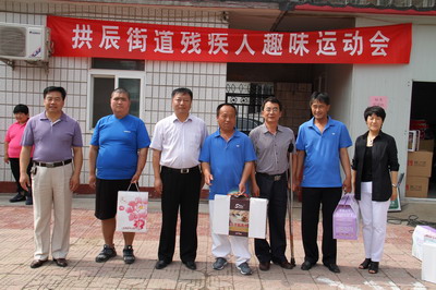 图为趣味运动会现场（图1）