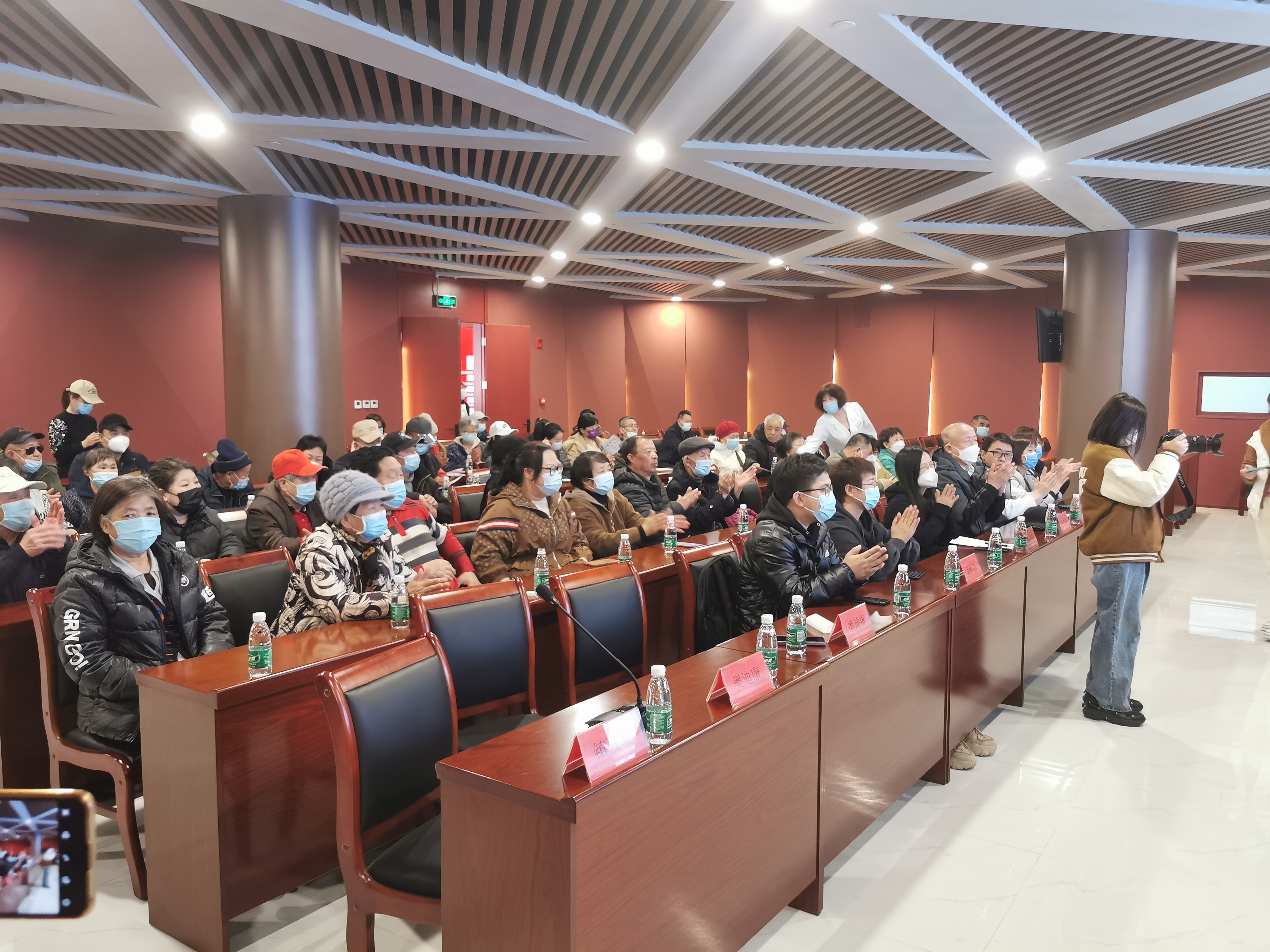 图为会议现场
