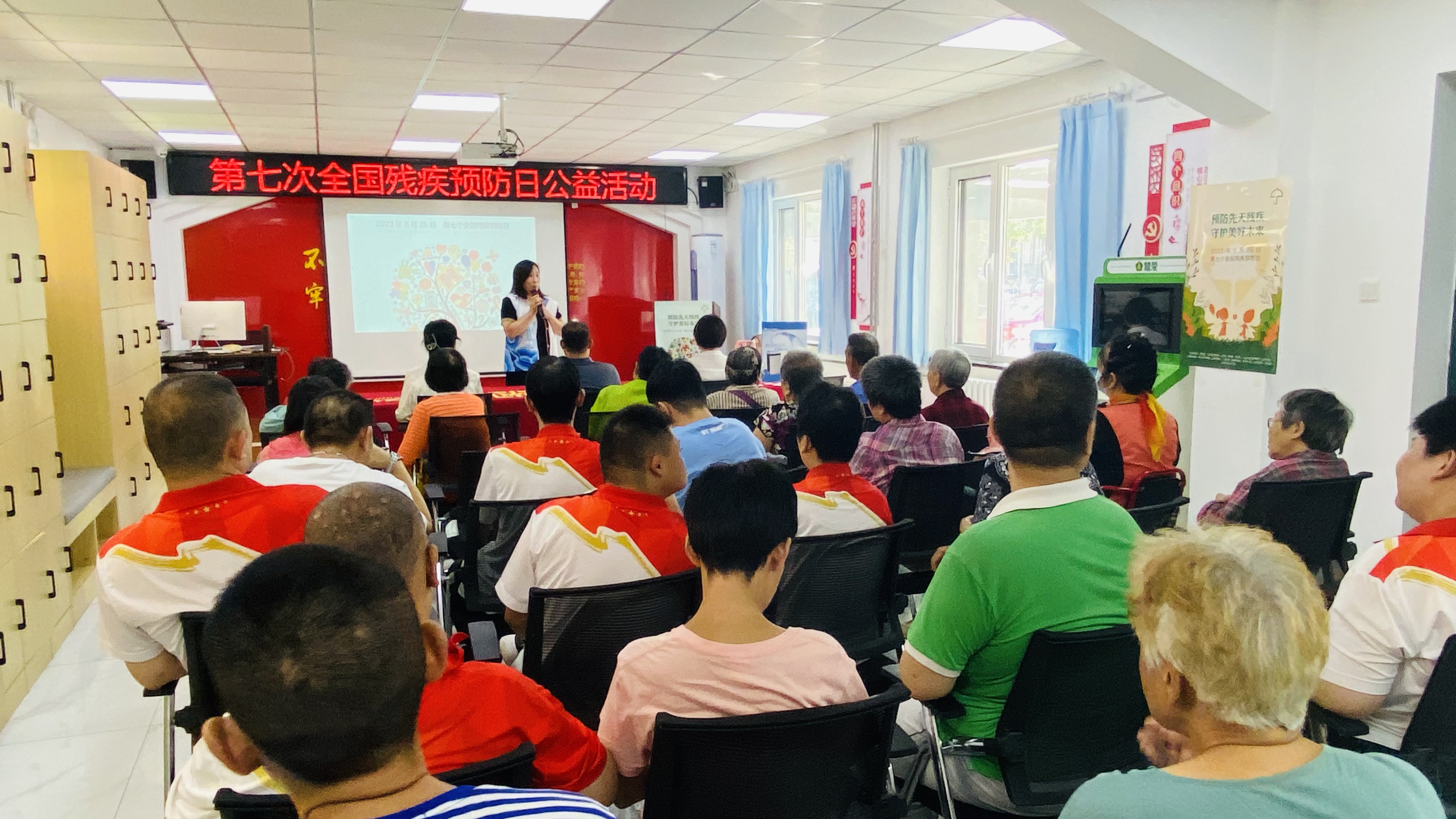 图为会议现场
