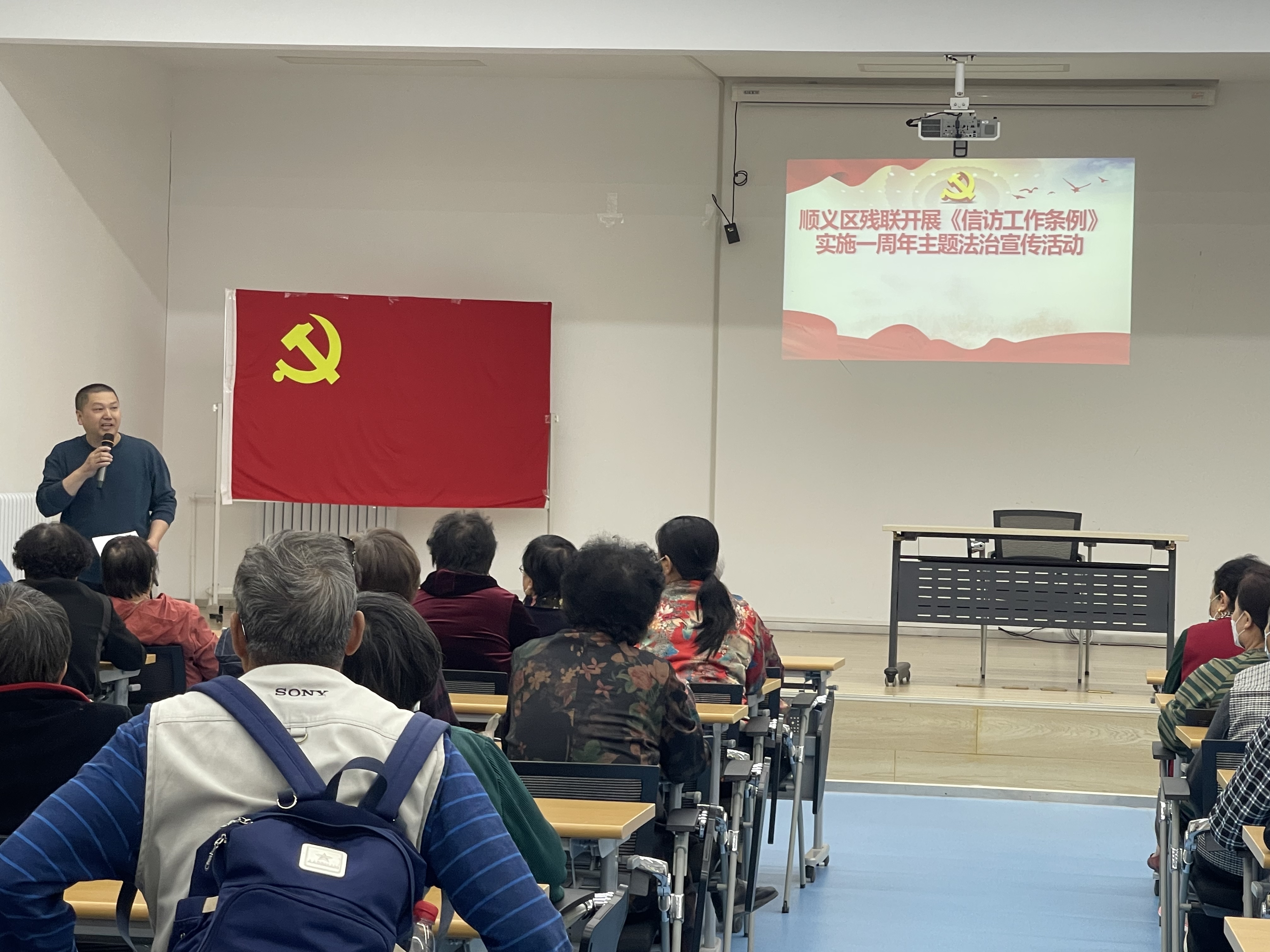 图为会议现场
