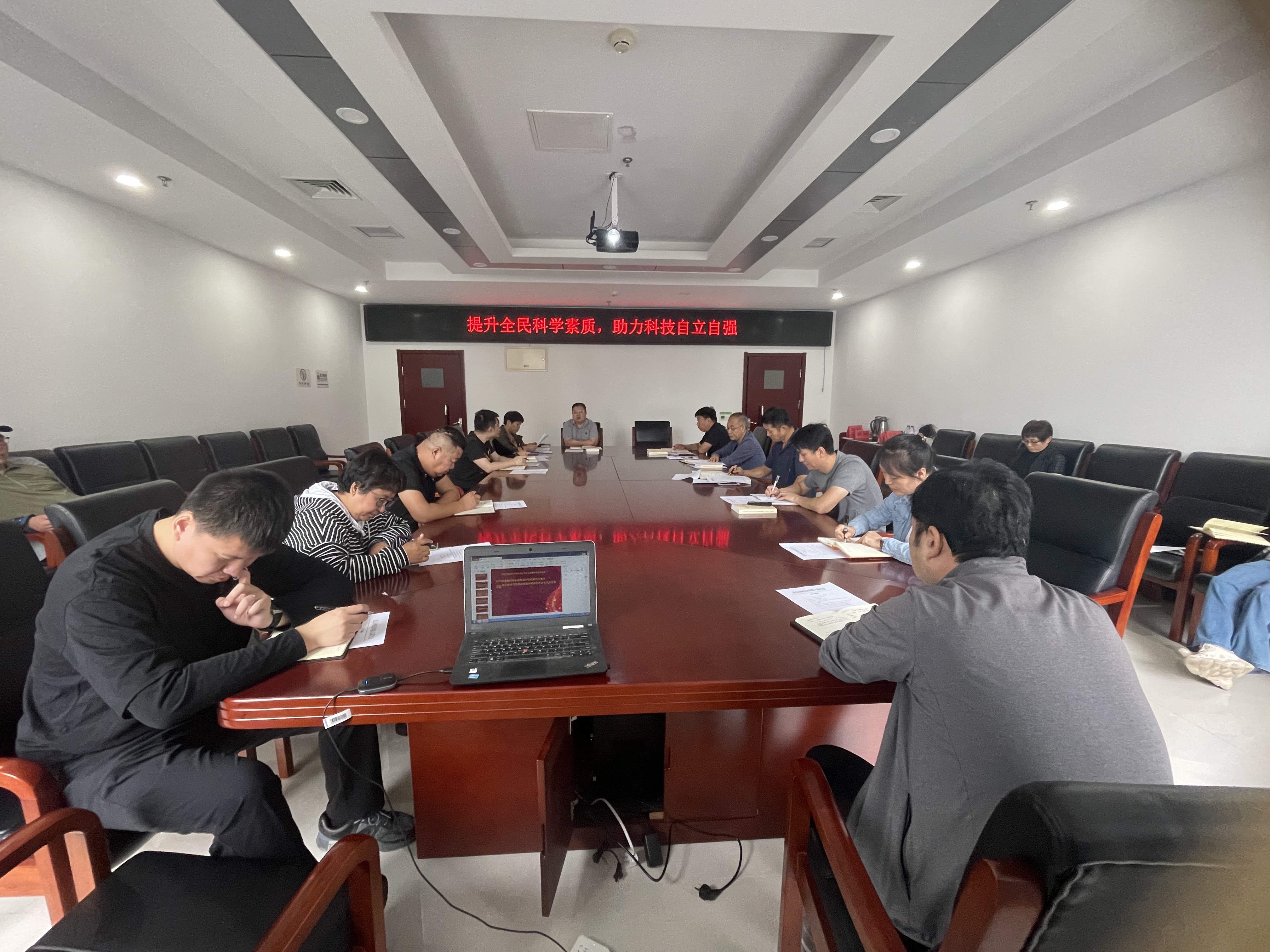 图为会议现场