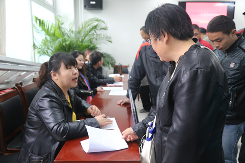 图为招聘会现场