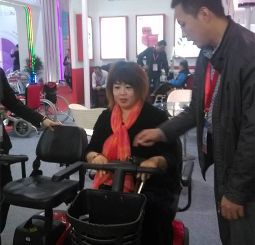 图为参观现场