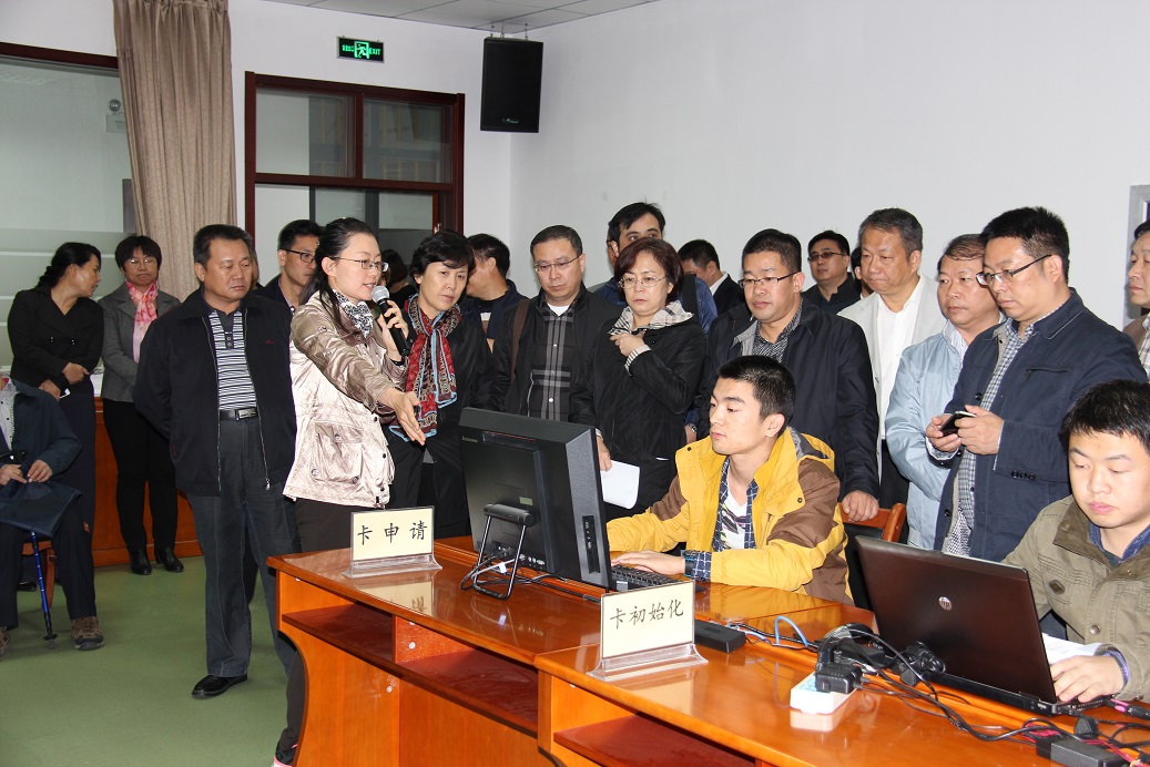 图为参观体验现场