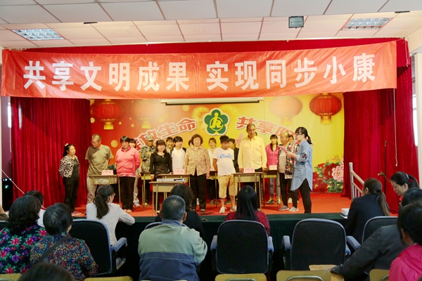图为知识竞赛现场