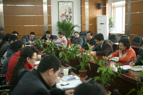 图为座谈会现场
