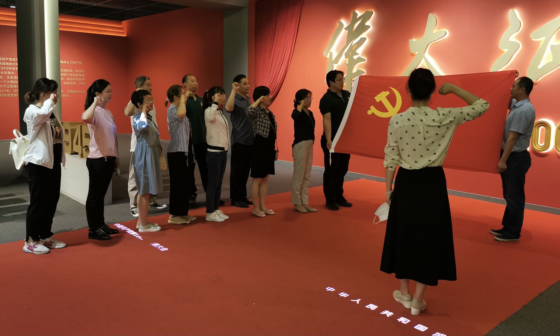 图为会议现场
