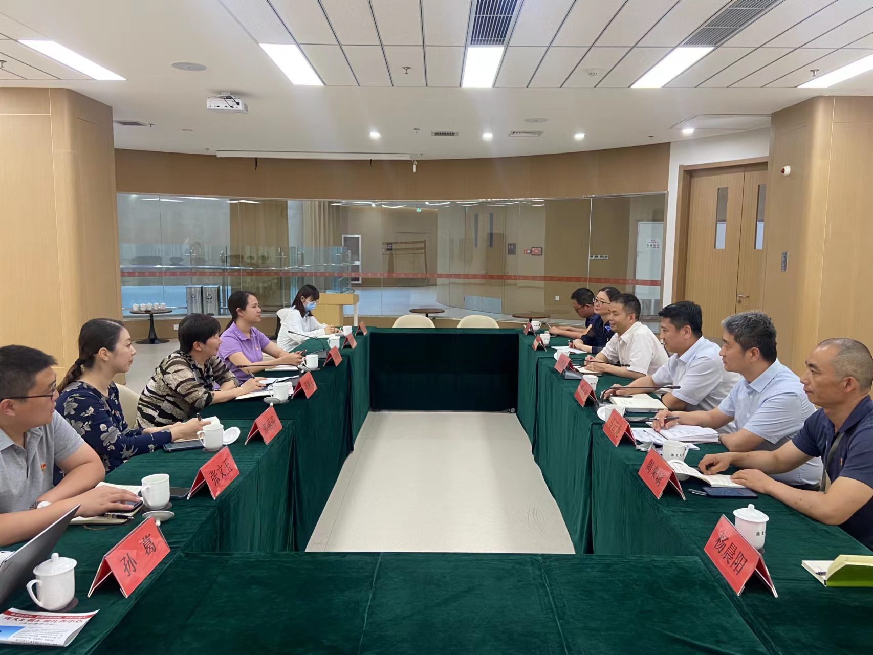 图为会议现场