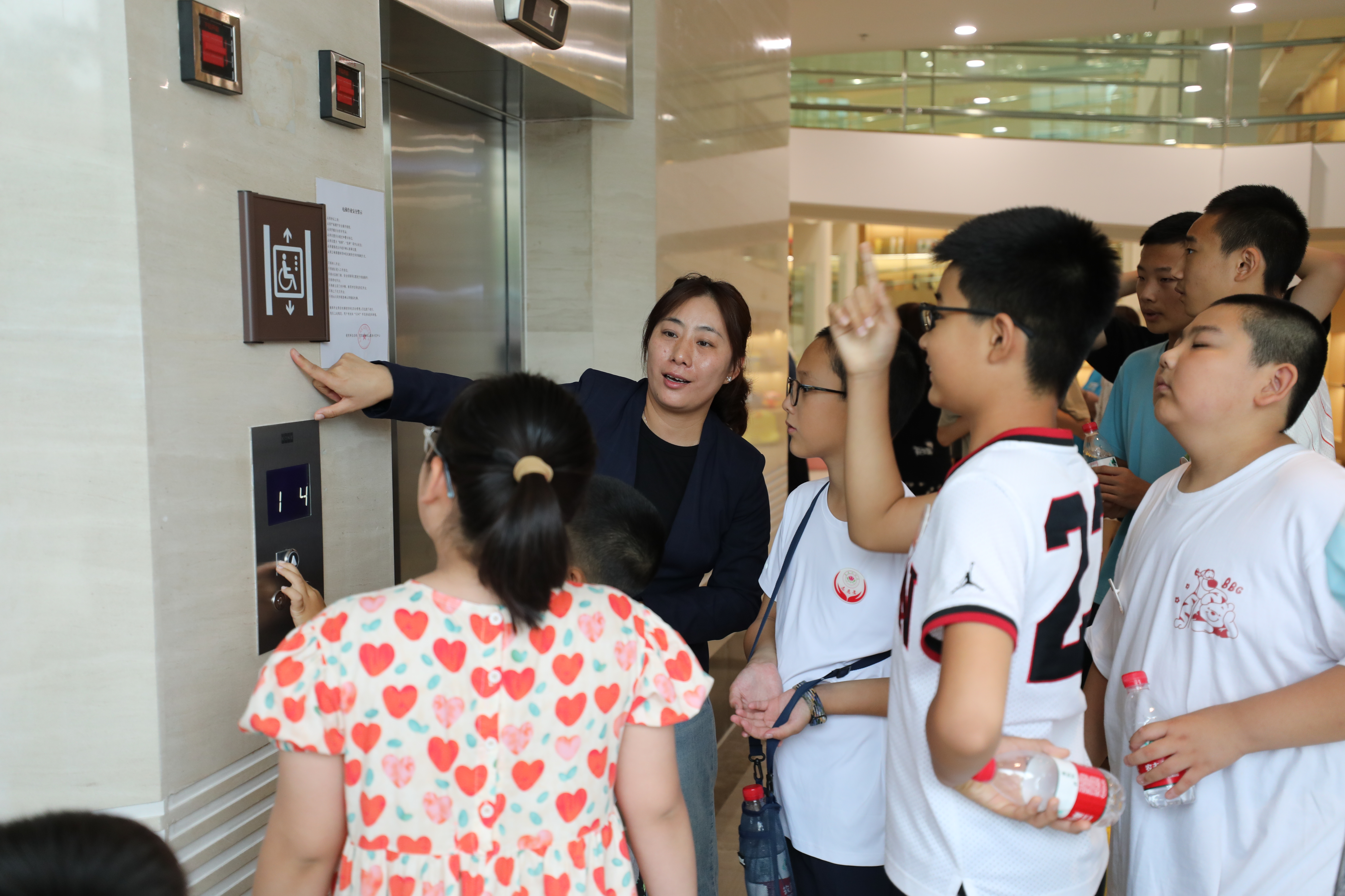 图为会议现场
