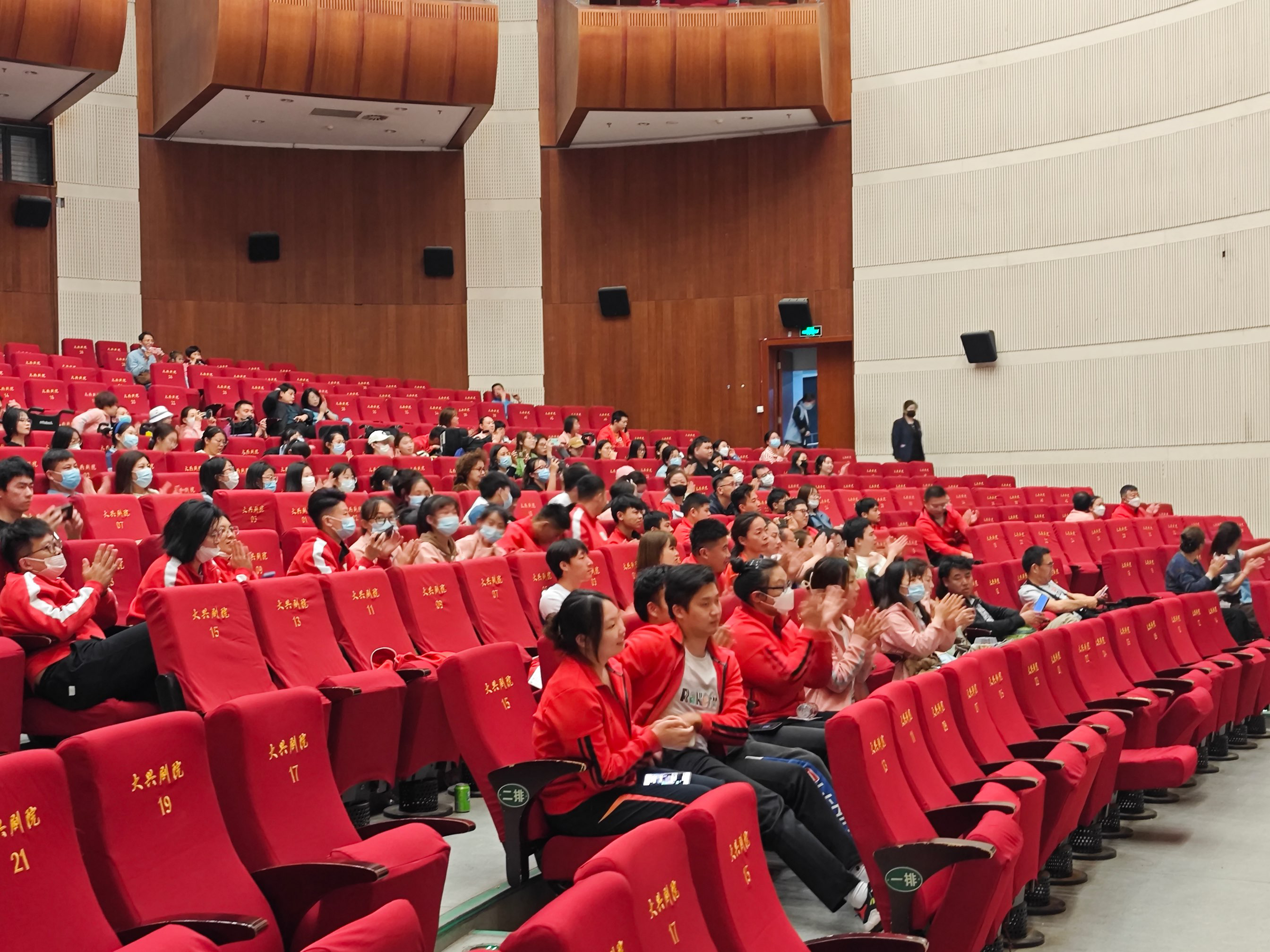 图为会议现场