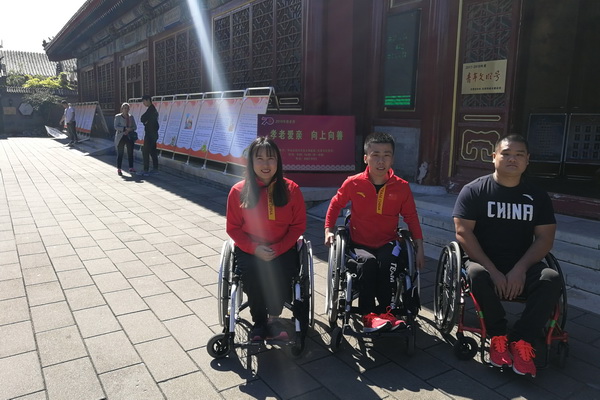 运动员拜访热线服务场地