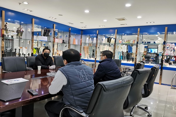 图为调研现场