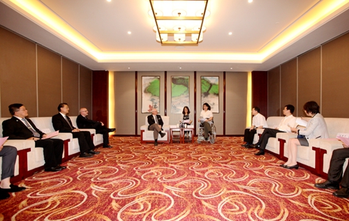 图为会见现场